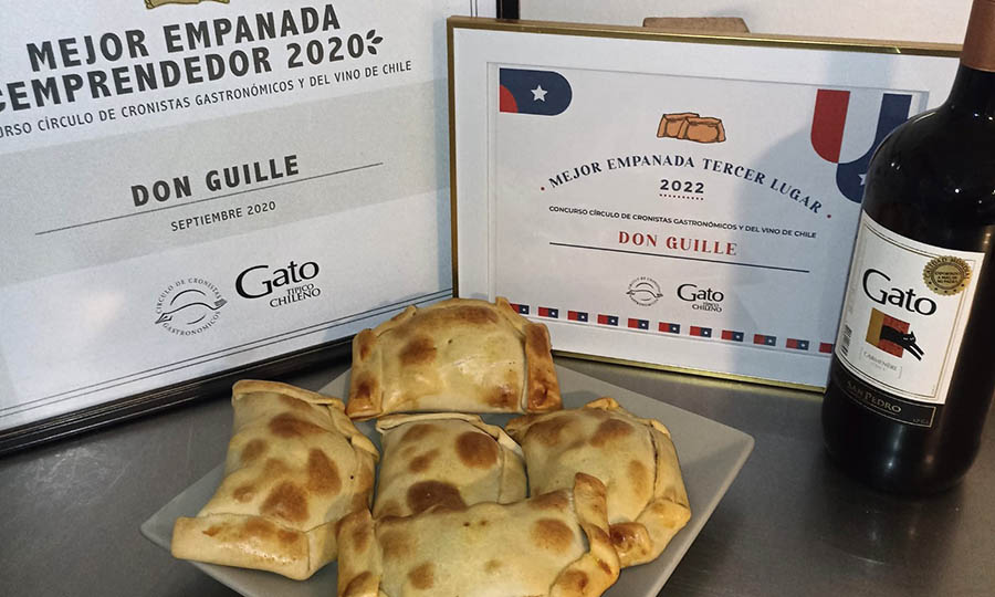 Empanadas Don Guille junto a diplomas de reconocimiento